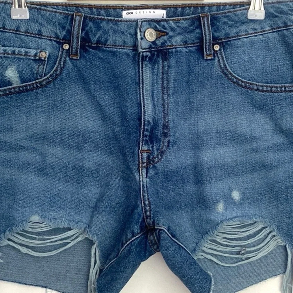 (A13) ASOS Women's Blue Denim‎ Distressed Shorts, Size 32, NWT